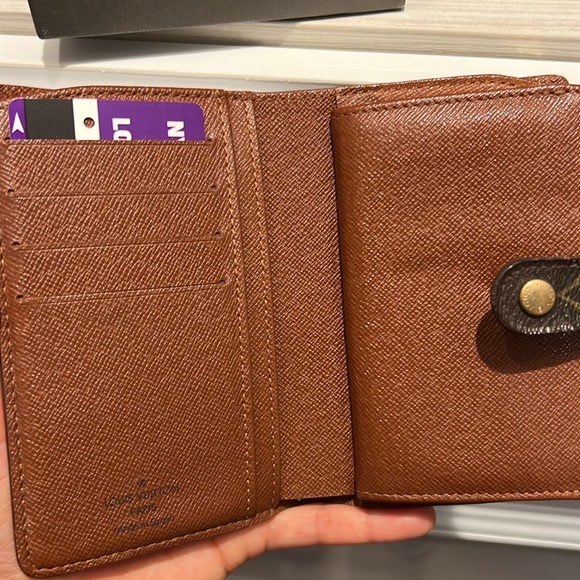 Vintage Louis Vuitton wallet - Picture 6 of 7